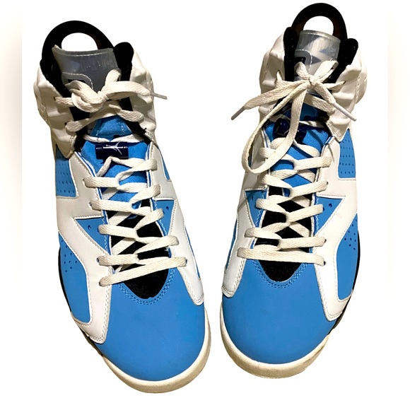 Sneakers - Picture 2 of 7